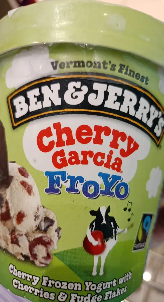 Cherry garcia froyo cherry frozen yogurt with cherries & fudge flakes, cherry garcia froyo