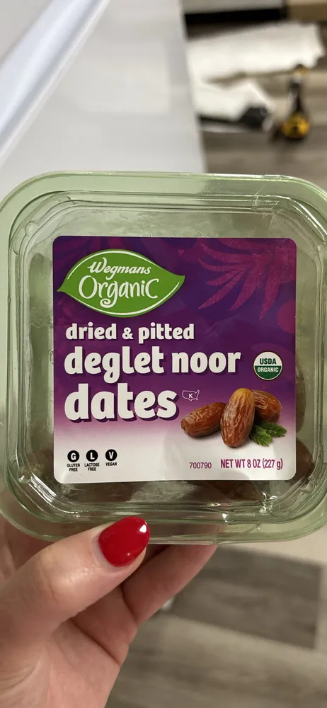 dried & pitted deglet noor dates