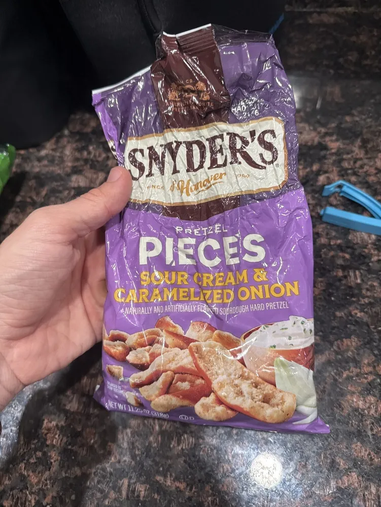 Pretzel pieces sour cream & caramelized onion