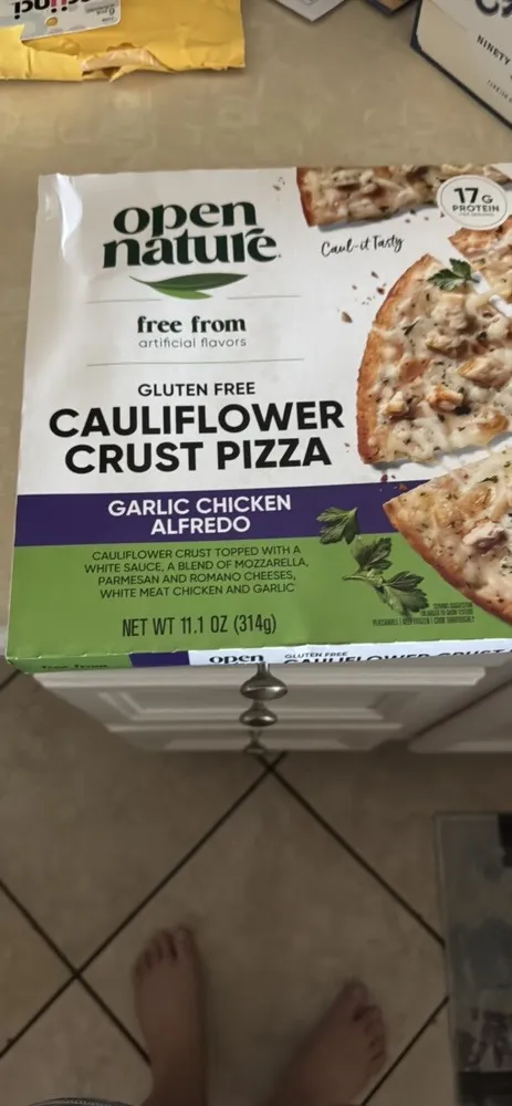 GLUTEN FREE CAULIFLOWER CRUST PIZZA GARLIC CHICKEN ALFREDO