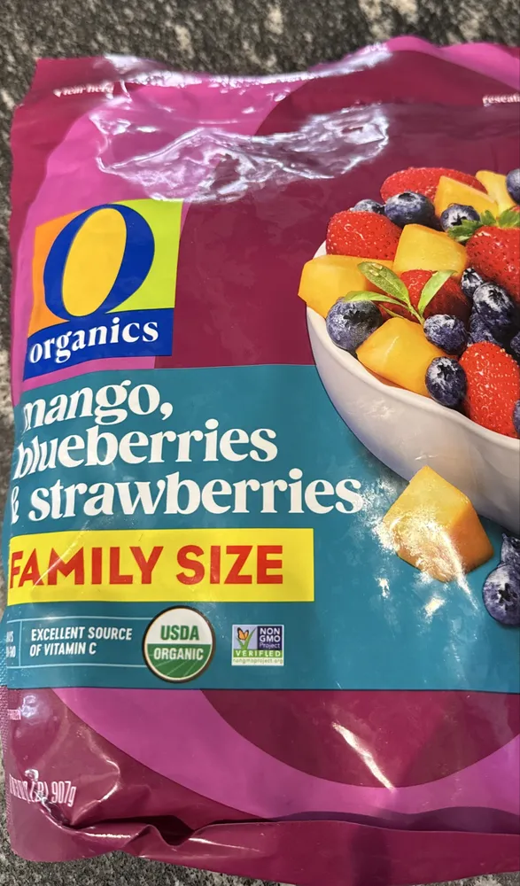 Mango, blueberries & strawberries