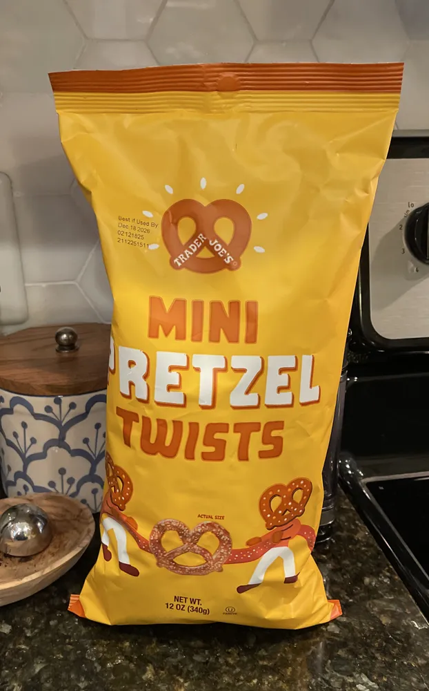 MINI RETZEL TWISTS