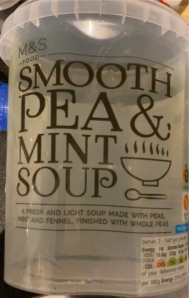 Smooth pea and mint soup