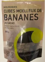 Biologiques cubes moelleux de bananes au cacao