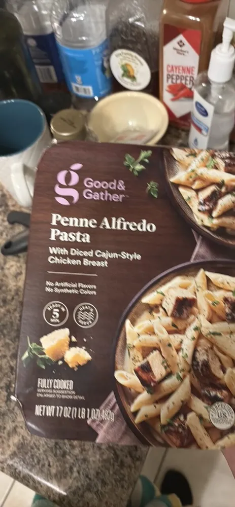 Penne Alfredo Pasta With Diced Cajun-Style Chicken Breast
