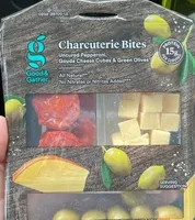 Charcuterie Bites Uncured Pepperoni, Gouda Cheese Cubes & Green Olives
