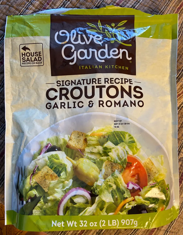 Seasoned croutons, garlic and romano