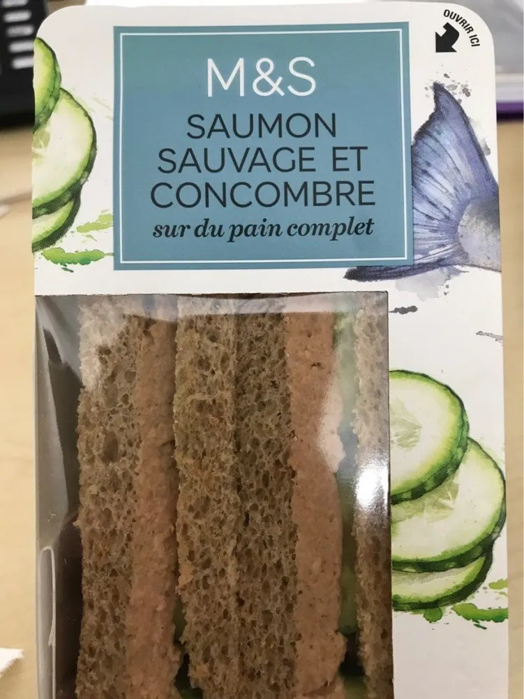 Saumon Et Concombre Sur Du Pain De Mie Complet