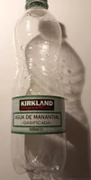 Agua de manantial con gas