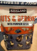 Nuts & Berries with pumpkin seeds