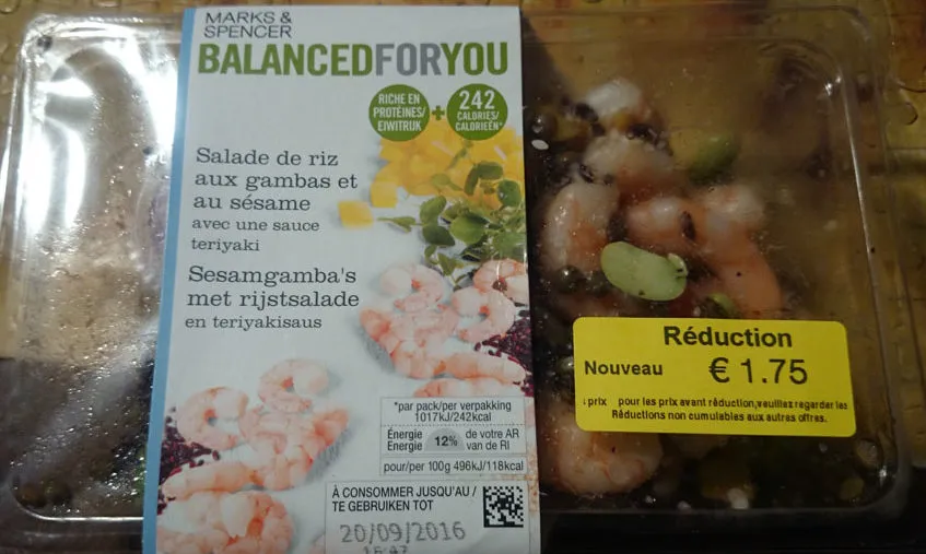 Salade de Riz aux Gambas et au Sésame avec une Sauce Teriyaki