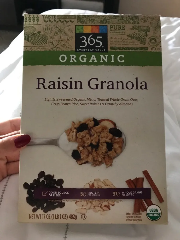 365 everyday value, raisin granola, lightly sweetened organic mix of toasted whole grain oats, crisp brown rice, sweet raisins & crunchy almonds