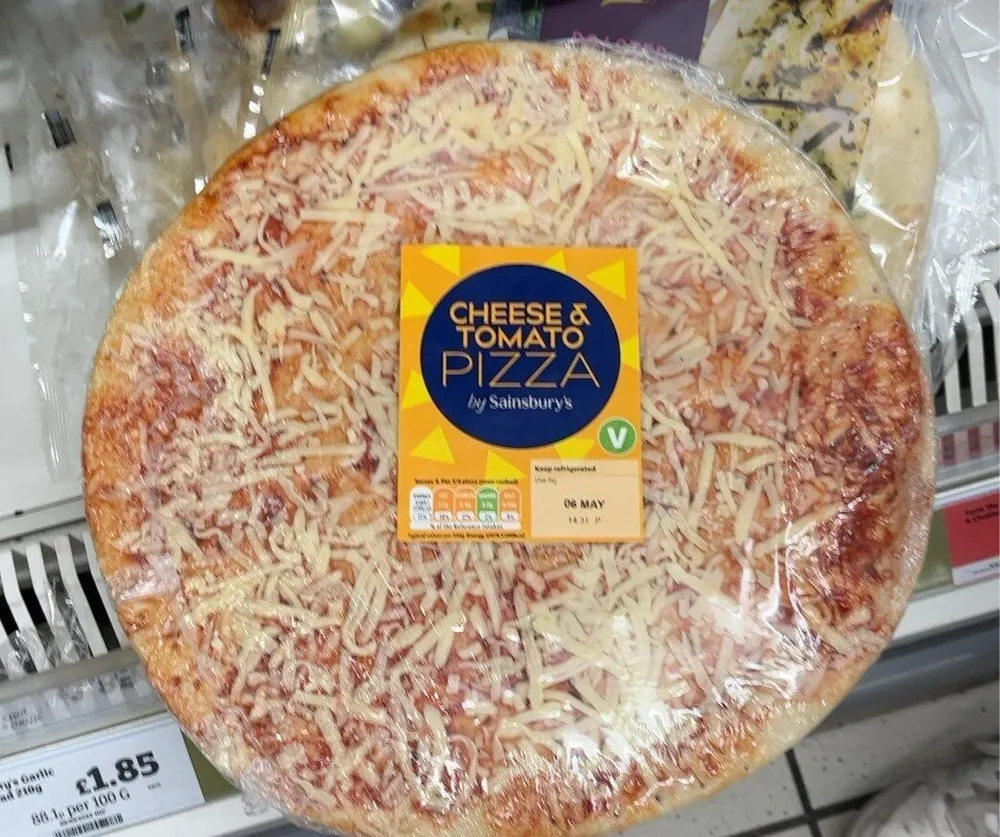 Cheese and tomato pizza