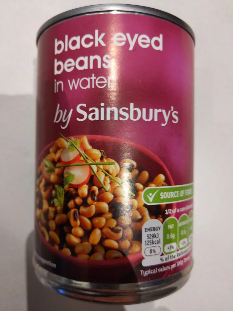 Black eyed beans in water