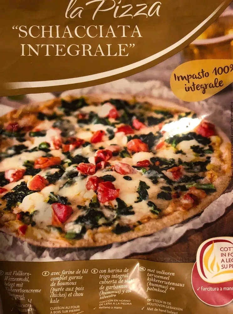 Pizza farine de blé complet garnie de houmous