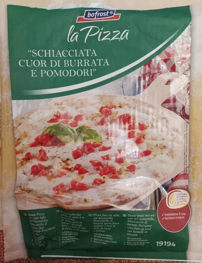 Schiacciata cuore di burrata e pomodori