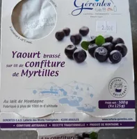 Yaourt brassé sur lit de confiture de myrtilles