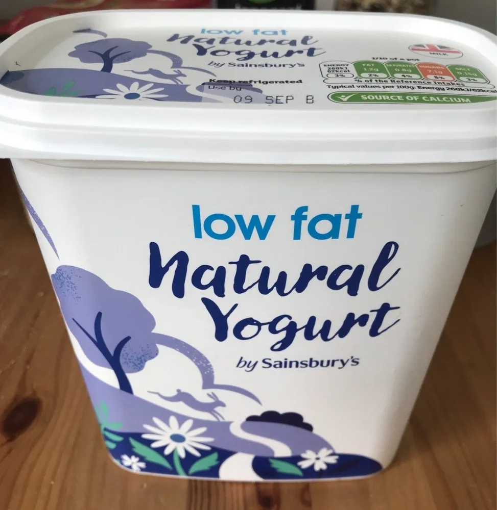 Low fat natural yogurt