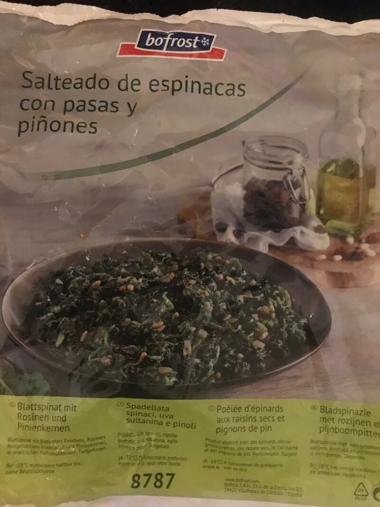 Salteado de espinacas con pasas y piñones