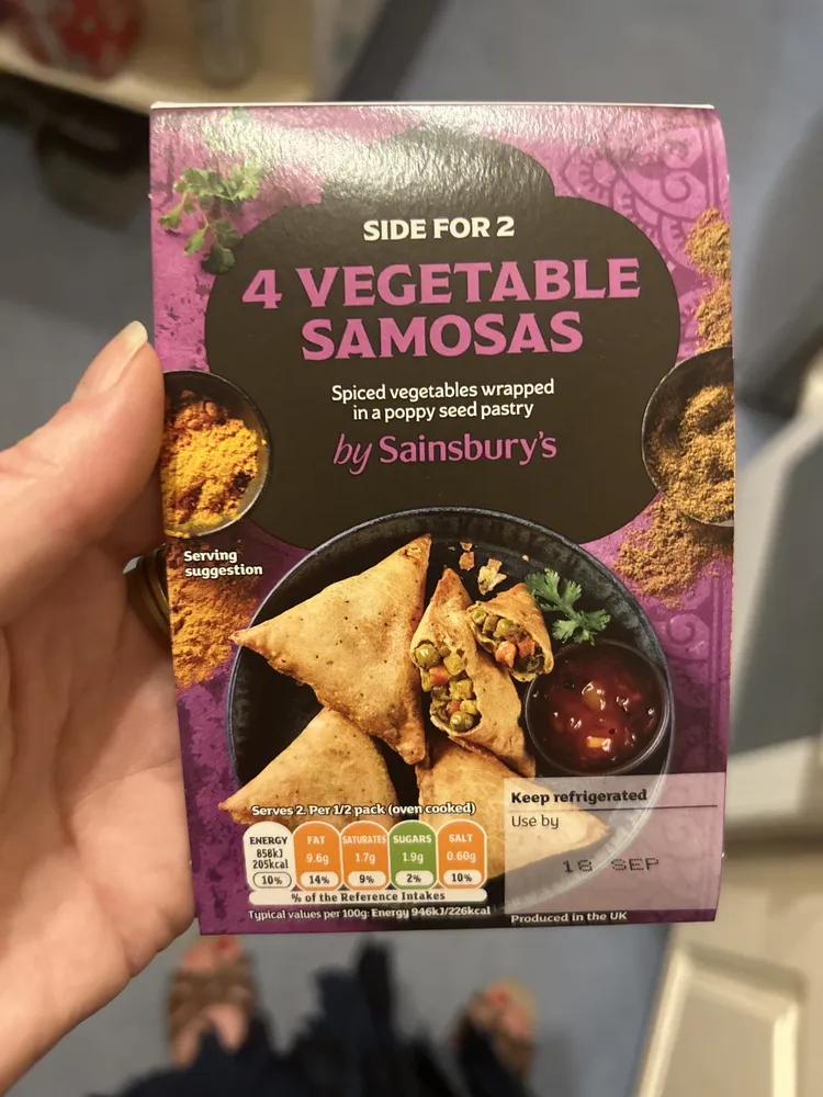 4 vegetable samosas