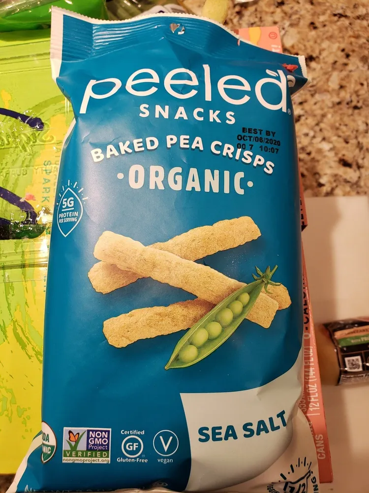 Baked organic crunchy pea snack