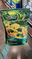 Cheddar pasta with vegetables