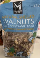 Natural Shelled Walnuts Light Halves and Pieces