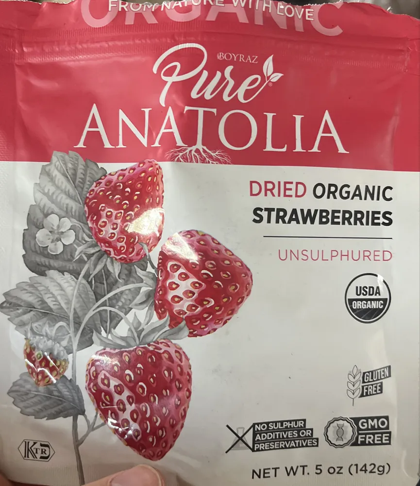 Dried organic strawberries