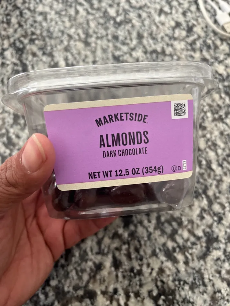 Dark chocolate almonds