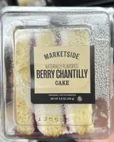 Cake Chantilly and Berries