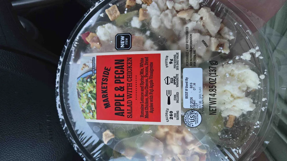 Apple and pecan salad with chicken