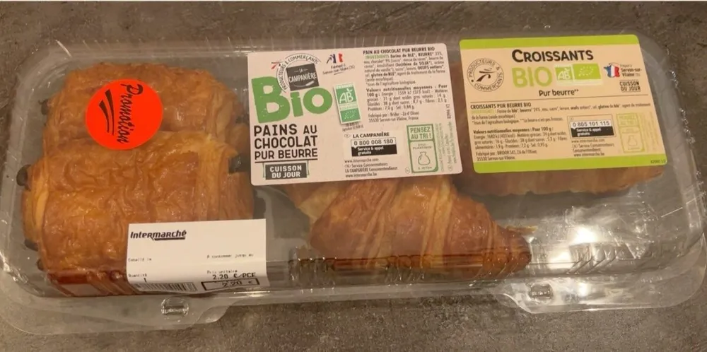 Pains au chocolat et croissants