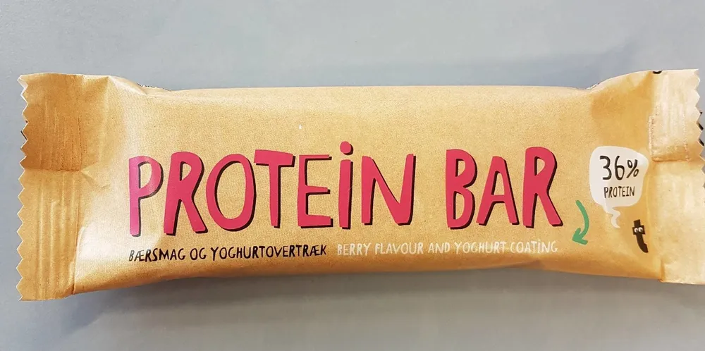 Protein bar berry flavour and yoghurt coating