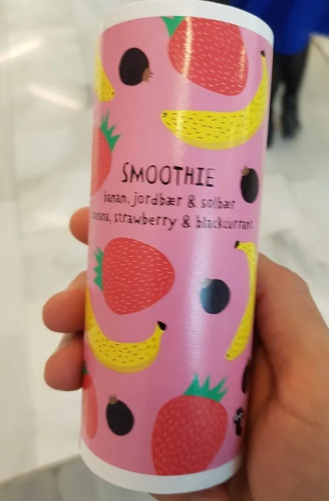 Smoothie banane, fraises et cassis