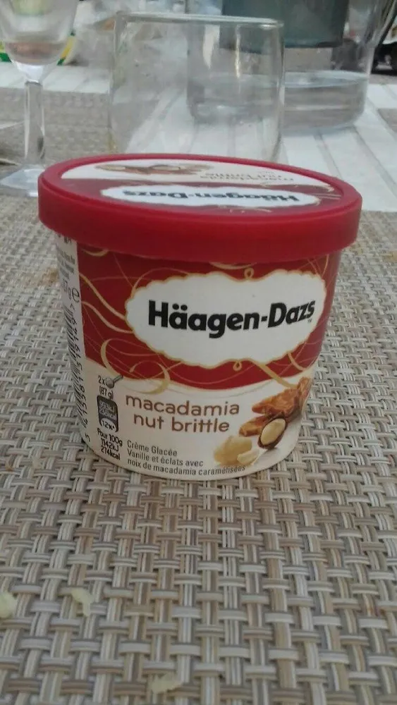 Macadamia nut brittle