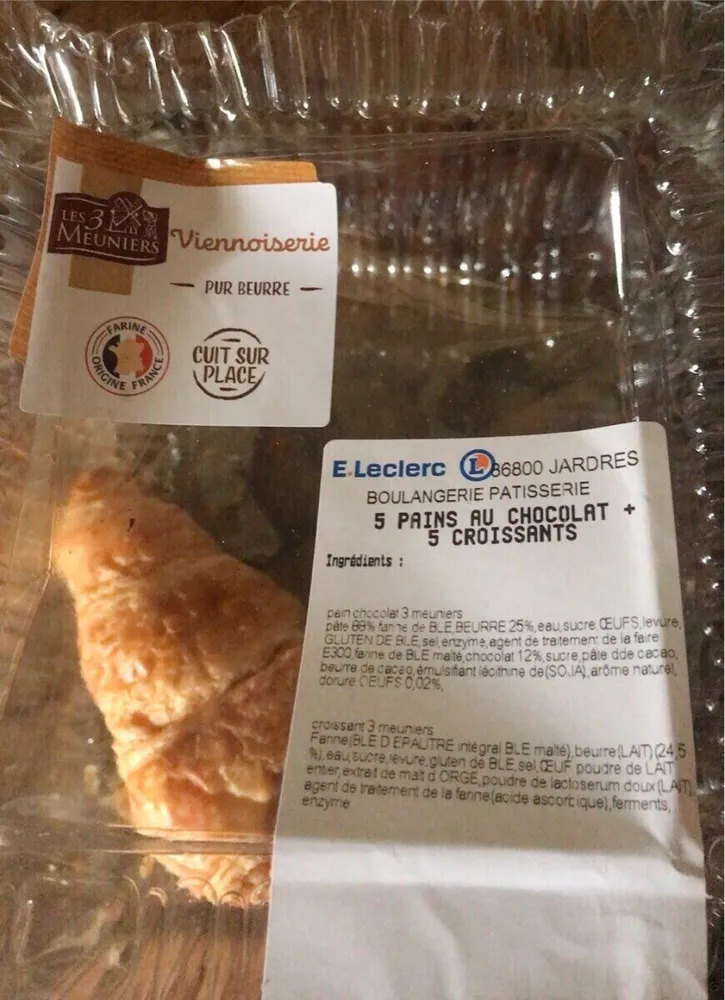 Pains au chocolat et croissants