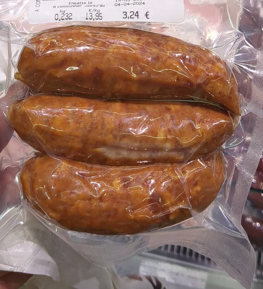 Saucisse a cuire fumée chapelet