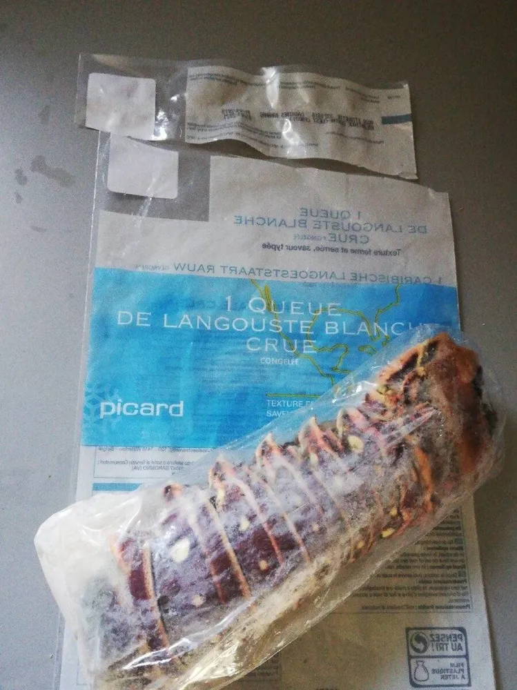 Queue de langouste blanche crue