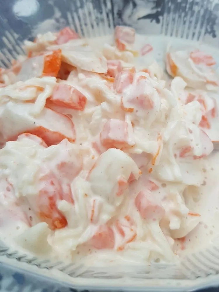 Salade de surimi, carottes et ananas
