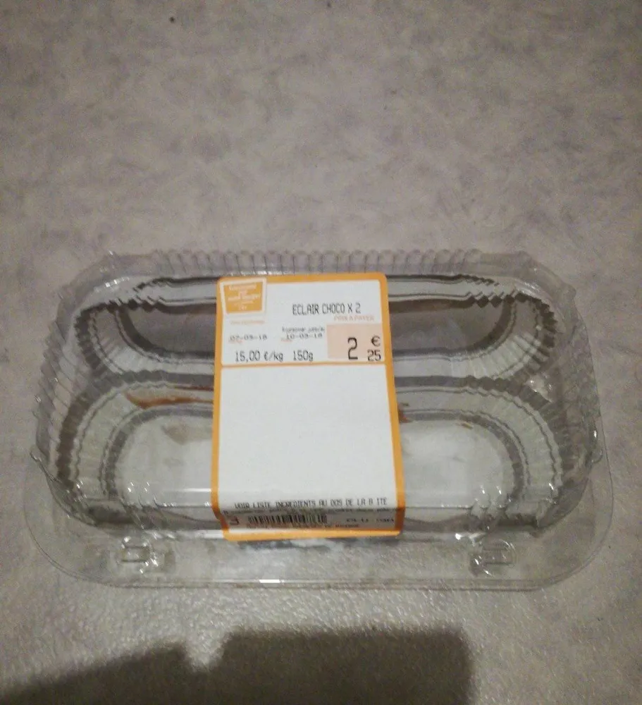 Éclair au chocolat