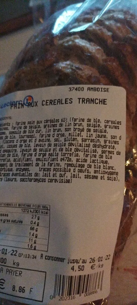 Pain aux céréales trznche