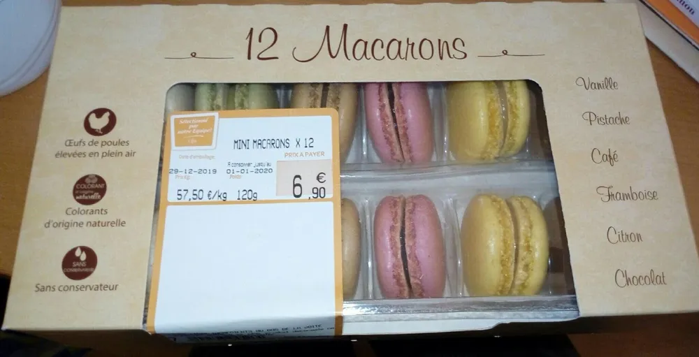 12 Macarons