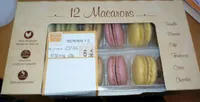 12 Macarons