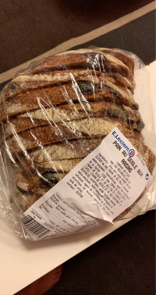 Pain de seigle aux raisins