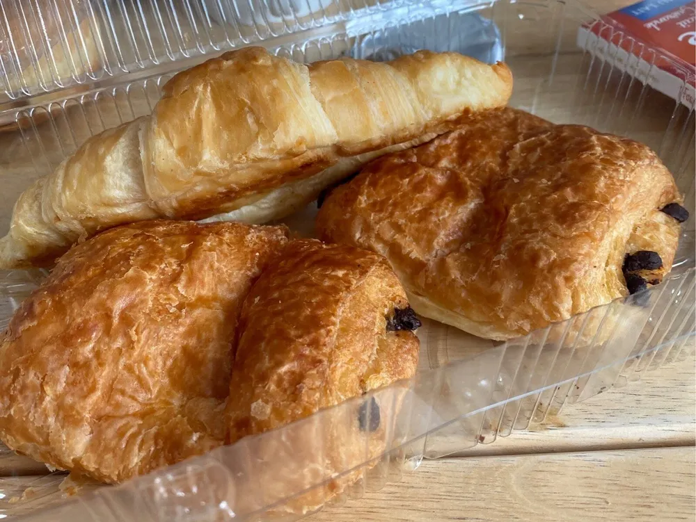 2 Pains choco et 2 croissants