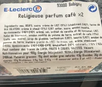 Religieuse au café