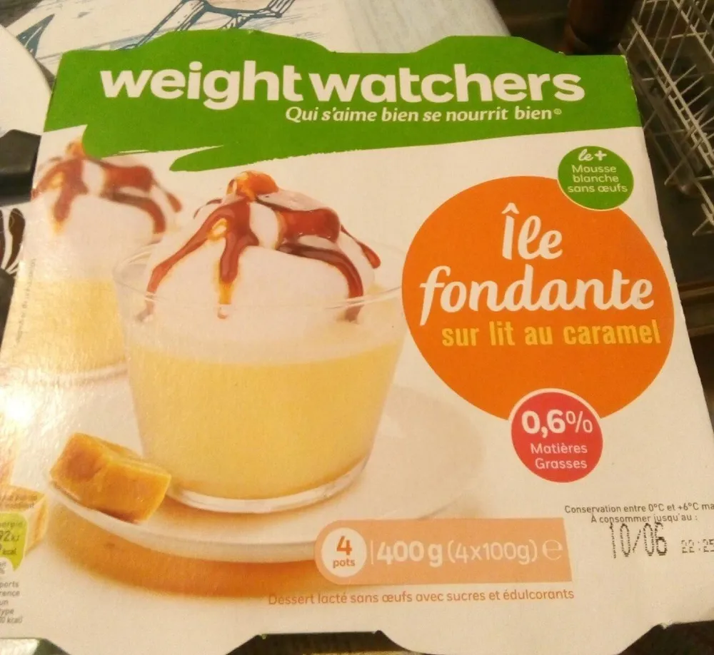 Dessert lacté île fondante sur lit de caramel