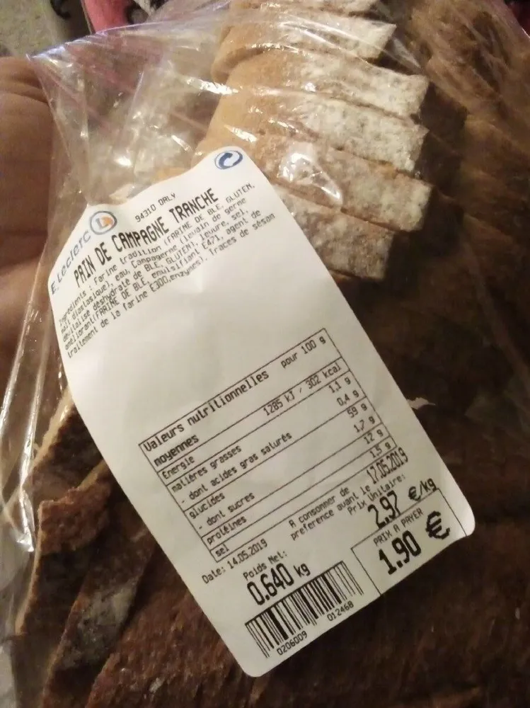 Pain de campagne tranché