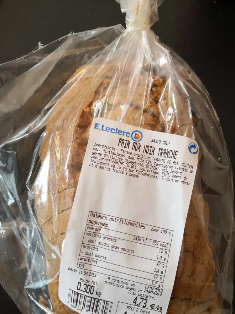 Pain aux noix tranche