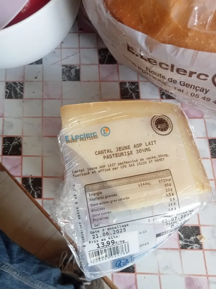 Cantal jeune AOP lait pasteurisé 30% MG
